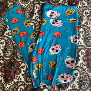 LuLaRoe Tall & Curvy Sugar Skull Leggings